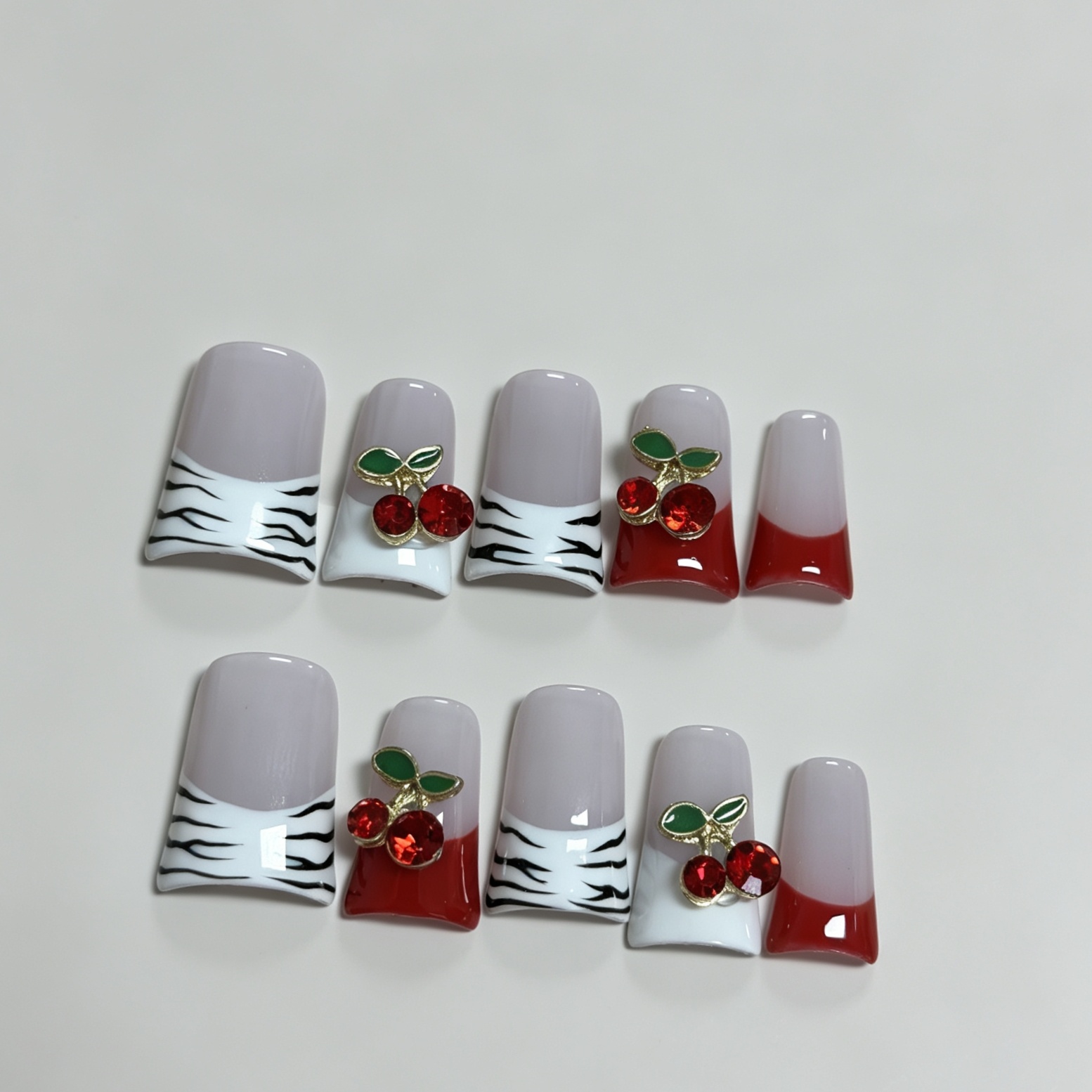 Średnie kwadratowe sztuczne pa – Nail Art Red recenzja i cena